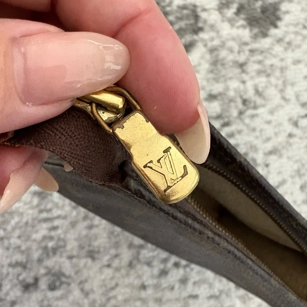 LV toiletry 15 - Picture 3 of 9